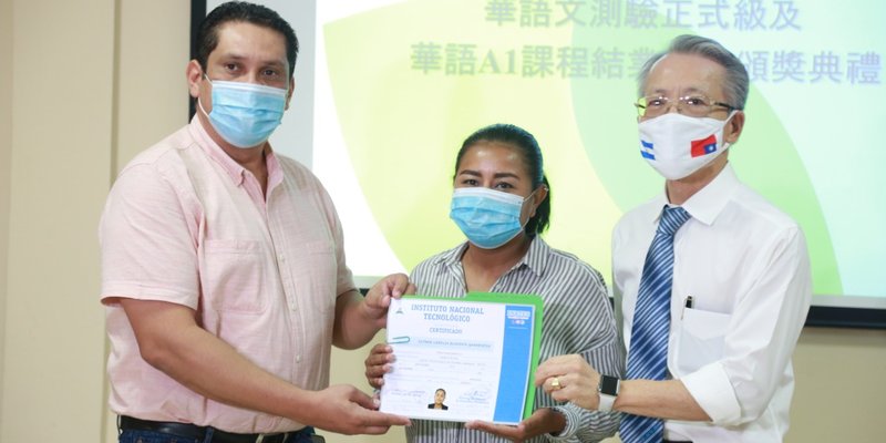 Entrega de certificados del curso Chino Mandarín