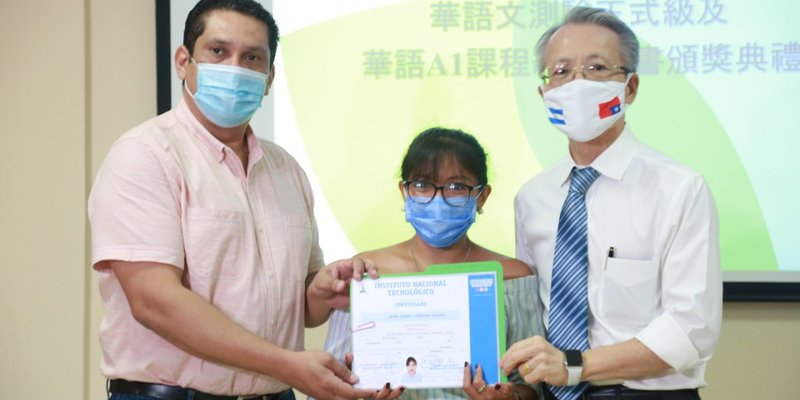Entrega de certificados del curso Chino Mandarín