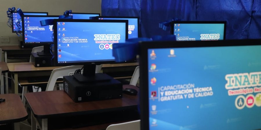 Estudiantes del Centro Tecnológico El Rama estrenan laboratorio de computación