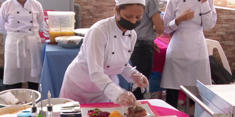 Estudiantes de carreras técnicas de hotelería realizan Mega Feria Gastronómica en San Juan del Sur