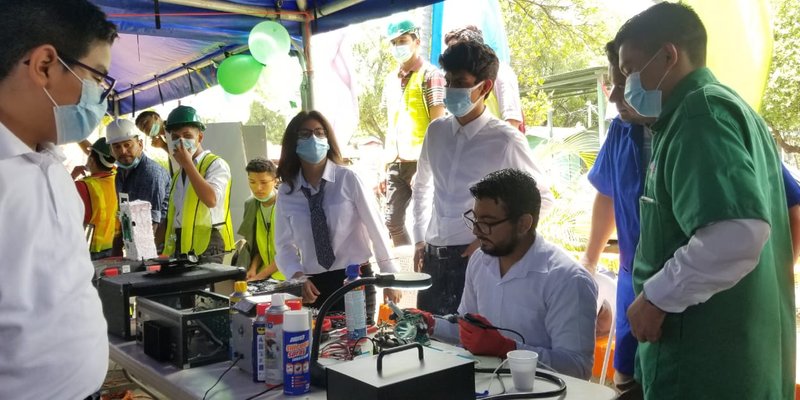 Estudiantes Técnicos desarrollan Feria del Emprendimiento Joven