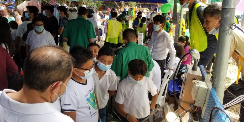 Estudiantes Técnicos desarrollan Feria del Emprendimiento Joven