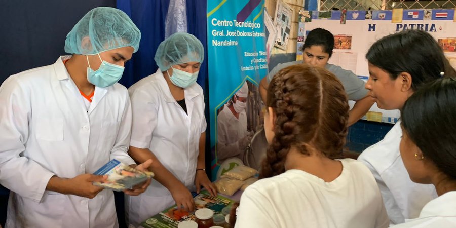 Estudiantes Técnicos comparten sus aprendizajes con estudiantes de secundaria de la Comunidad La Pintada en Nandaime