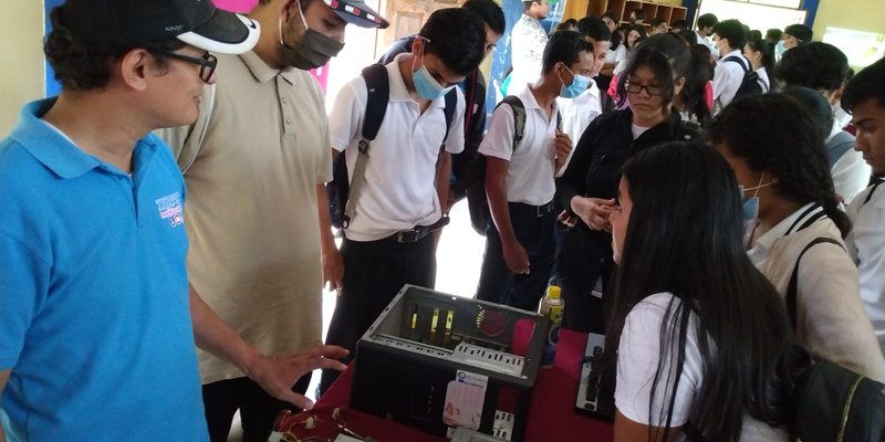 Estudiantes Técnicos visitan el Instituto Josefa Todelo       Con el Recorrido “Estudiá una Carrera Técnica”