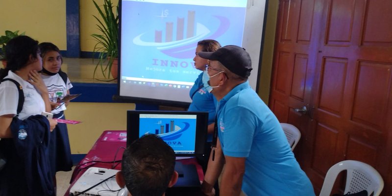 Estudiantes Técnicos visitan el Instituto Josefa Todelo       Con el Recorrido “Estudiá una Carrera Técnica”