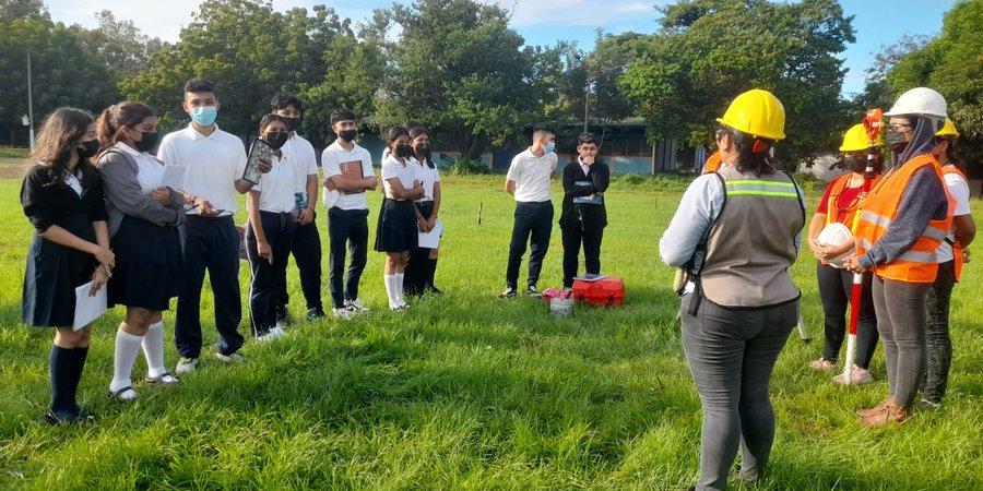 Estudiantes de Secundaria realizan recorrido por Centro Tecnológico Simón Bolívar de Managua