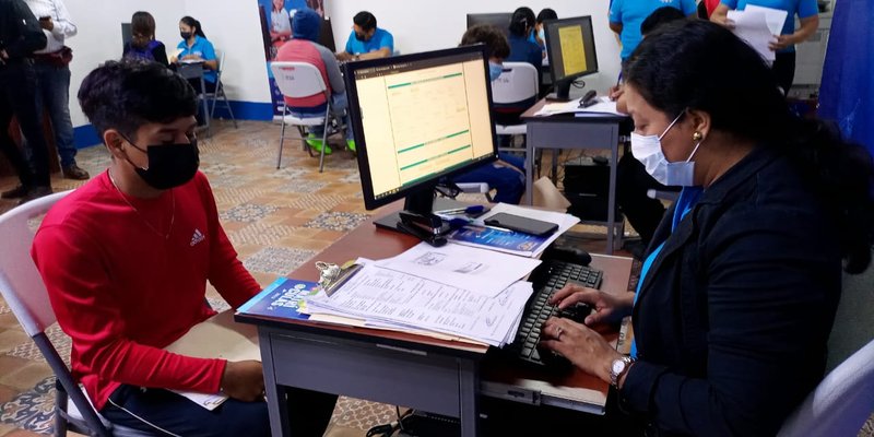 Así fue la afluencia de jóvenes matriculándose en el Centro Tecnológico de Masaya