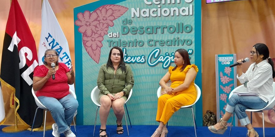 Foro: “Mujeres Emprendedoras, Creativa y Victoriosa” Dirigido a protagonista del Programa Usura Cero