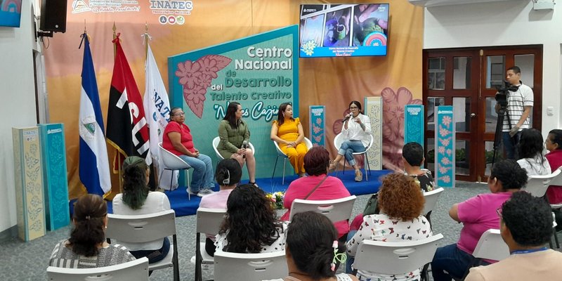 Foro: “Mujeres Emprendedoras, Creativa y Victoriosa” Dirigido a protagonista del Programa Usura Cero