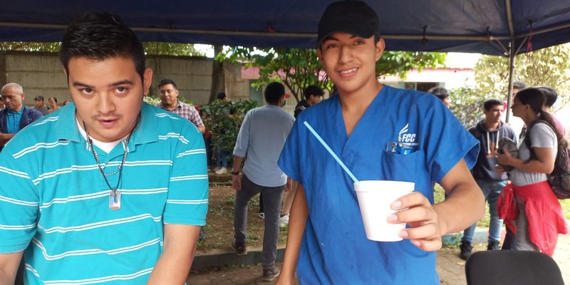 Estudiantes de educación técnica celebran feria gastronómica nicaragüense en saludo a las fiestas patrias