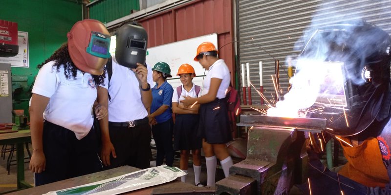 Estudiantes del Instituto Maestro Gabriel exploran las Oportunidades de Formación en la Educación Técnica