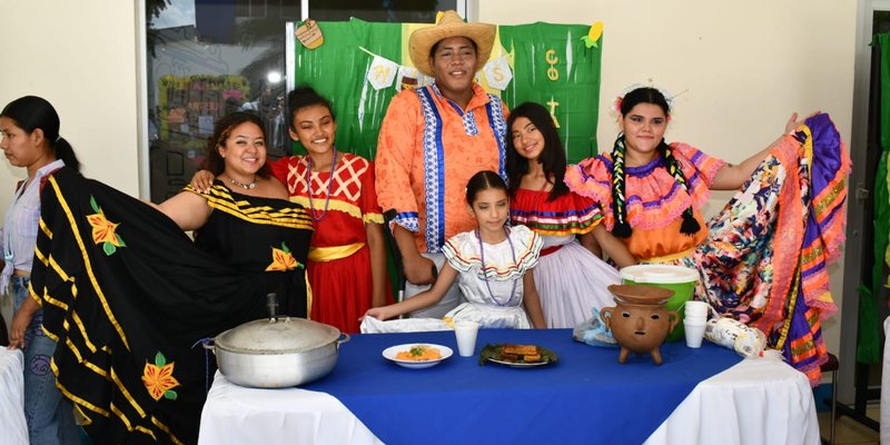 Estudiantes del Centro Cultural y Politécnico José Coronel Urtecho celebran Día Nacional del Maíz