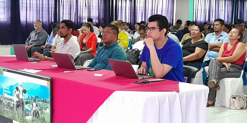 Ruta creativa rumbo a Hackathon Nicaragua 2023: PichDeck Carazo