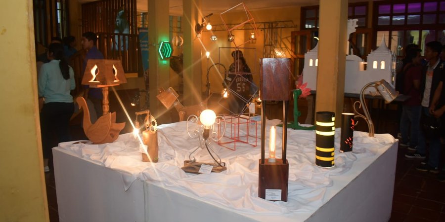 Exposición de Arte en Metal y Luces del Centro Tecnológico Ernst Thalmann
