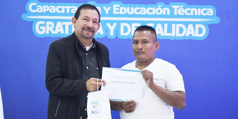 Estudiantes técnicos destacan por su esfuerzo y dedicación