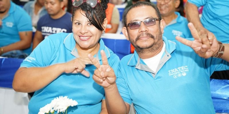 Nicaragua honra a más de 3 mil docentes técnicos en actos departamentales de reconocimiento