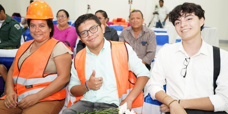 Nicaragua honra a más de 3 mil docentes técnicos en actos departamentales de reconocimiento