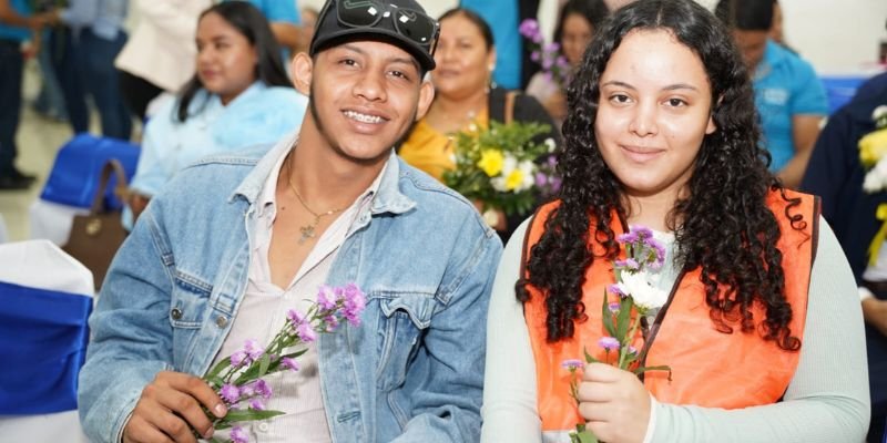 Nicaragua honra a más de 3 mil docentes técnicos en actos departamentales de reconocimiento