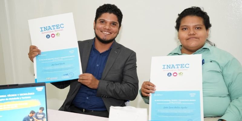 Nicaragua honra a más de 3 mil docentes técnicos en actos departamentales de reconocimiento