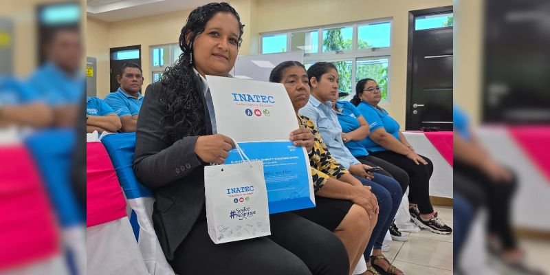 Nicaragua honra a más de 3 mil docentes técnicos en actos departamentales de reconocimiento