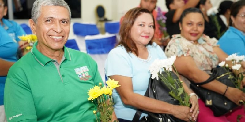 Nicaragua honra a más de 3 mil docentes técnicos en actos departamentales de reconocimiento