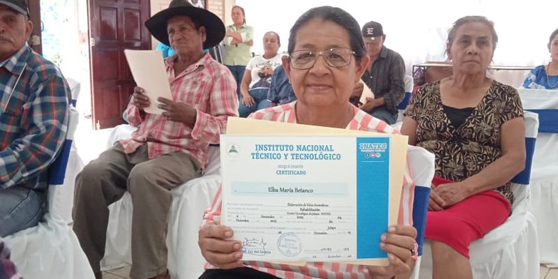Adultos Mayores de Nueva Segovia Celebran entrega de Certificados