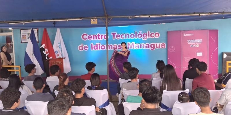 Centro Tecnológico de Idiomas celebra su 17 aniversario en el Día de la Alegría