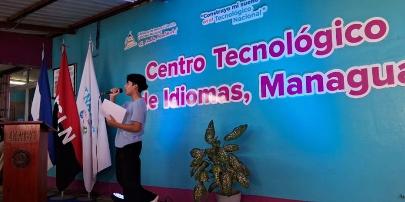 Centro Tecnológico de Idiomas celebra su 17 aniversario en el Día de la Alegría