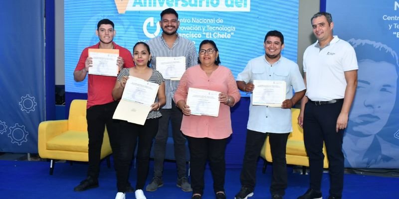 160 protagonistas reciben certificados de la Novena Temporada de Entrenamiento en Herramientas de Innovación