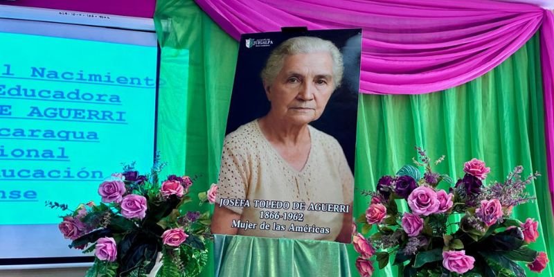 Estudiantes conmemoran el legado de la "Mujer de las Américas" con Festival de poesía y monólogo