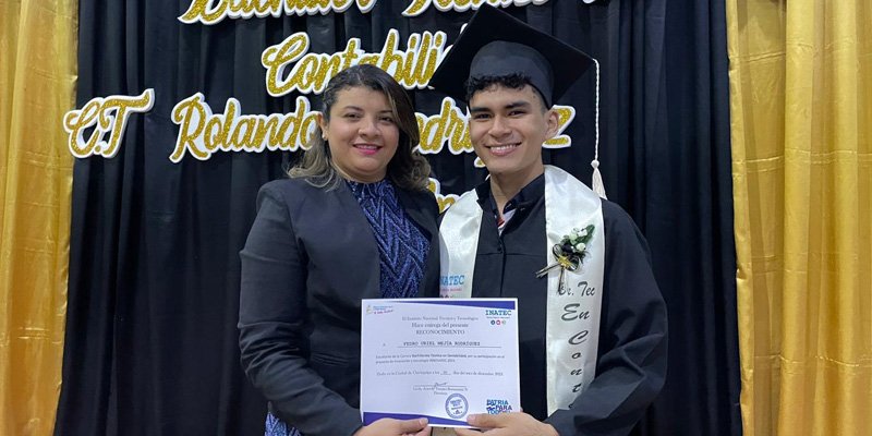 Celebran Graduación de Bachilleres Técnicos en Contabilidad en Chichigalpa