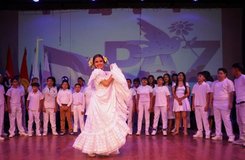 Teatro, cantos y poesía celebran la paz en Managua