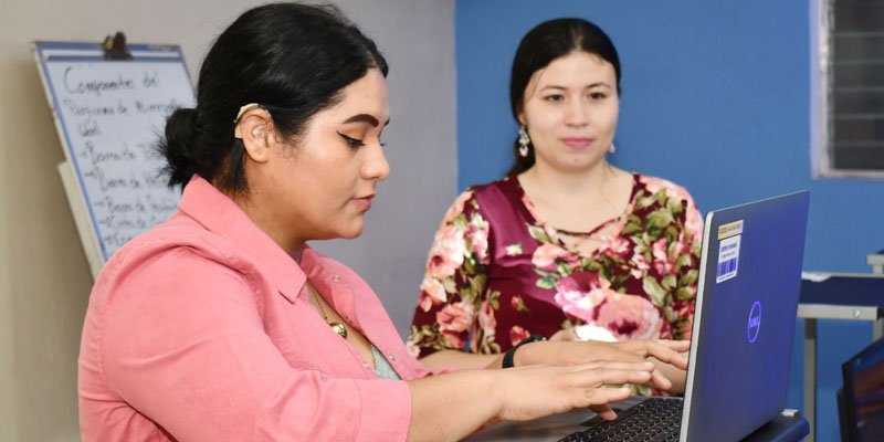 INATEC fortalece educación inclusiva con cursos técnicos gratuitos para jóvenes con discapacidad auditiva