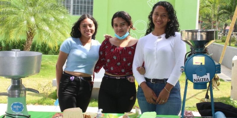 Centro Tecnológico Monimbó Heroico celebra Festival: "Tiempos de Victorias Verdaderas, Amor a la Madre Tierra”