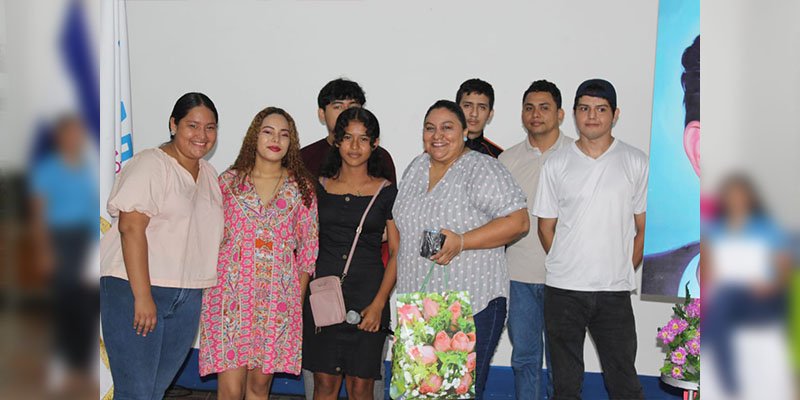 Masaya Celebra el Día del Maestro nicaragüense