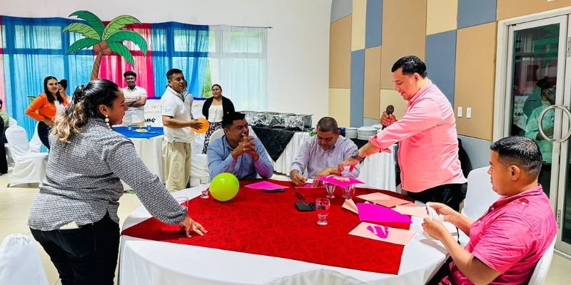 Celebran a los docentes de la Escuela Hotel  Casa Luxemburgo en Pochomil