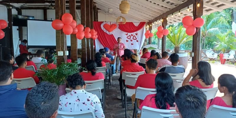 ¡En Amor y Paz! Escuela Hotel Volcán Maderas celebra el Día de la Amistad