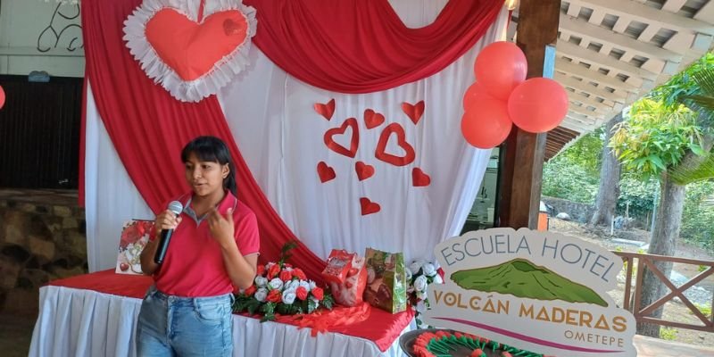 ¡En Amor y Paz! Escuela Hotel Volcán Maderas celebra el Día de la Amistad