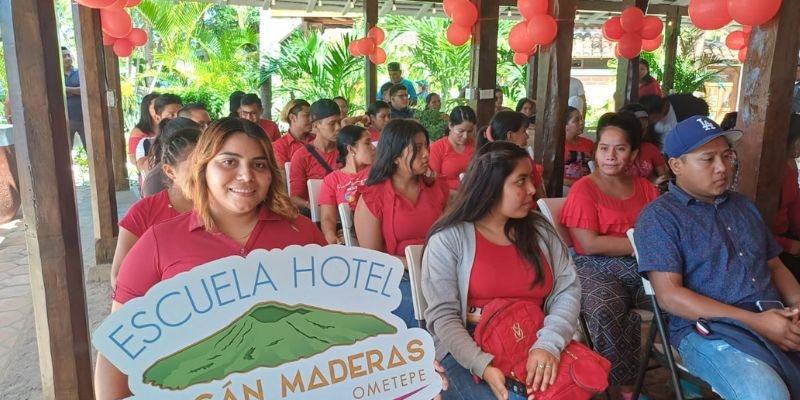 ¡En Amor y Paz! Escuela Hotel Volcán Maderas celebra el Día de la Amistad