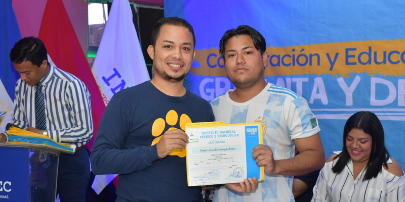 Protagonistas egresados del Centro Tecnológico de Idiomas