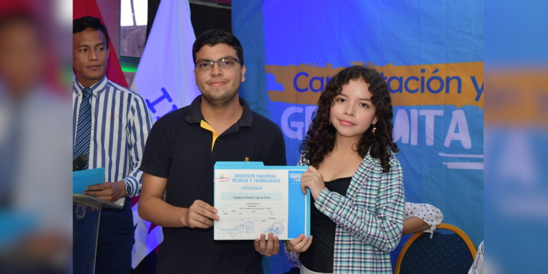Protagonistas egresados del Centro Tecnológico de Idiomas
