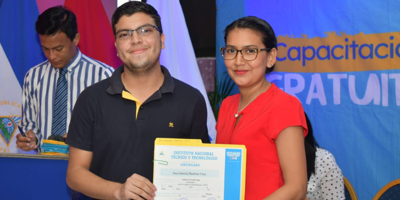 Protagonistas egresados del Centro Tecnológico de Idiomas