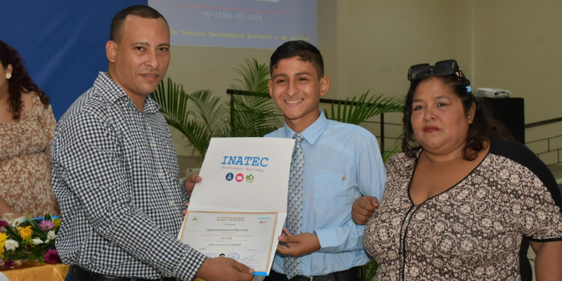 Graduación del Centro Tecnológico Ariel Darce