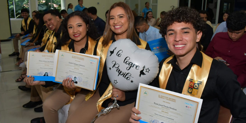 Celebran Segunda Graduación del Centro Tecnológico Ariel Darce