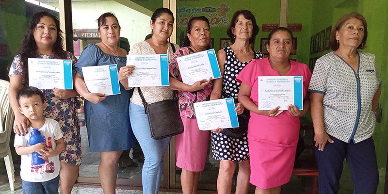 72 protagonistas reciben certificación bajo la estrategia nacional “Escuelas Municipales de Oficio”