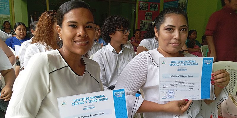 72 protagonistas reciben certificación bajo la estrategia nacional “Escuelas Municipales de Oficio”