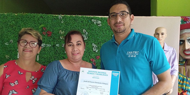 72 protagonistas reciben certificación bajo la estrategia nacional “Escuelas Municipales de Oficio”