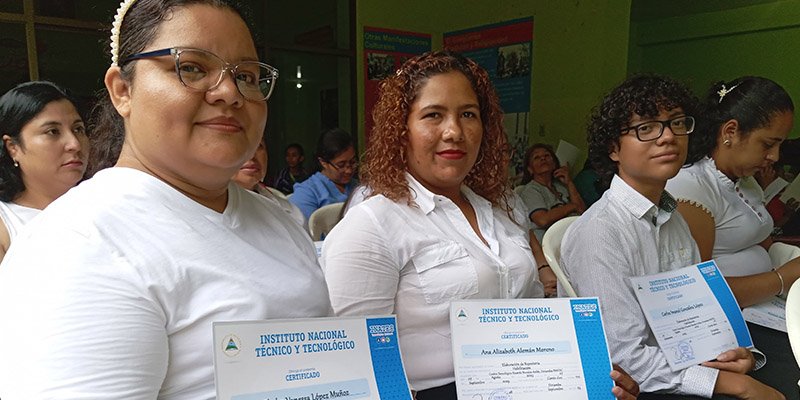 72 protagonistas reciben certificación bajo la estrategia nacional “Escuelas Municipales de Oficio”