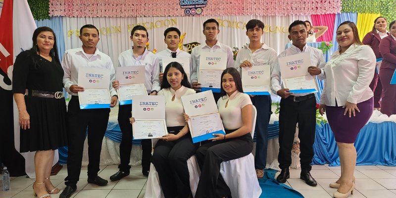 146 Graduados del Centro Tecnológico Josefa Toledo de Aguerrí