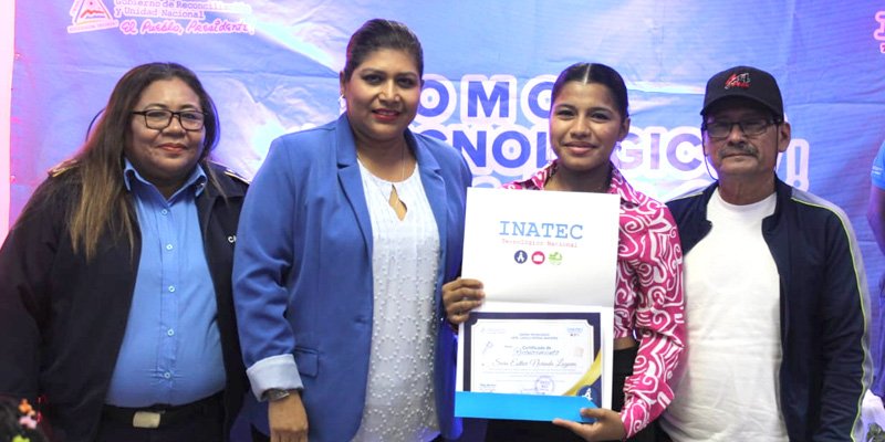 Graduación en el Centro Tecnológico Comandante Camilo Ortega: 450 jóvenes verán sus metas cumplidas este año